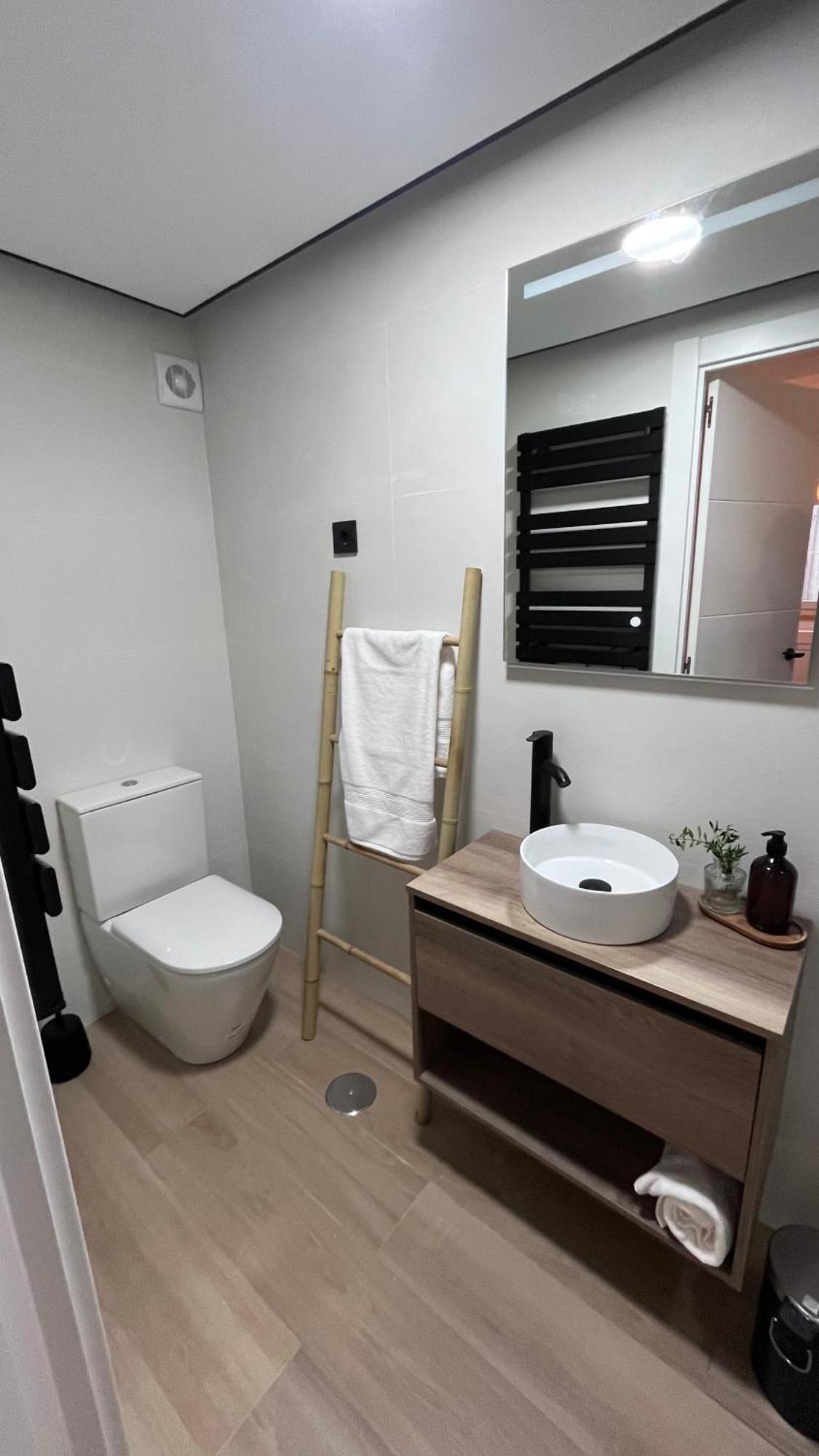 Victrix Homes León Exteriér fotografie