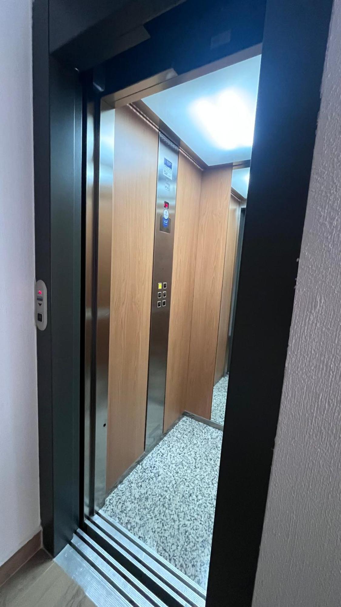Victrix Homes León Exteriér fotografie